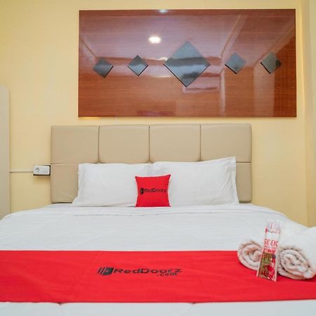 Reddoorz Plus Syariah Near Pasar Turi Surabaya Buitenkant foto