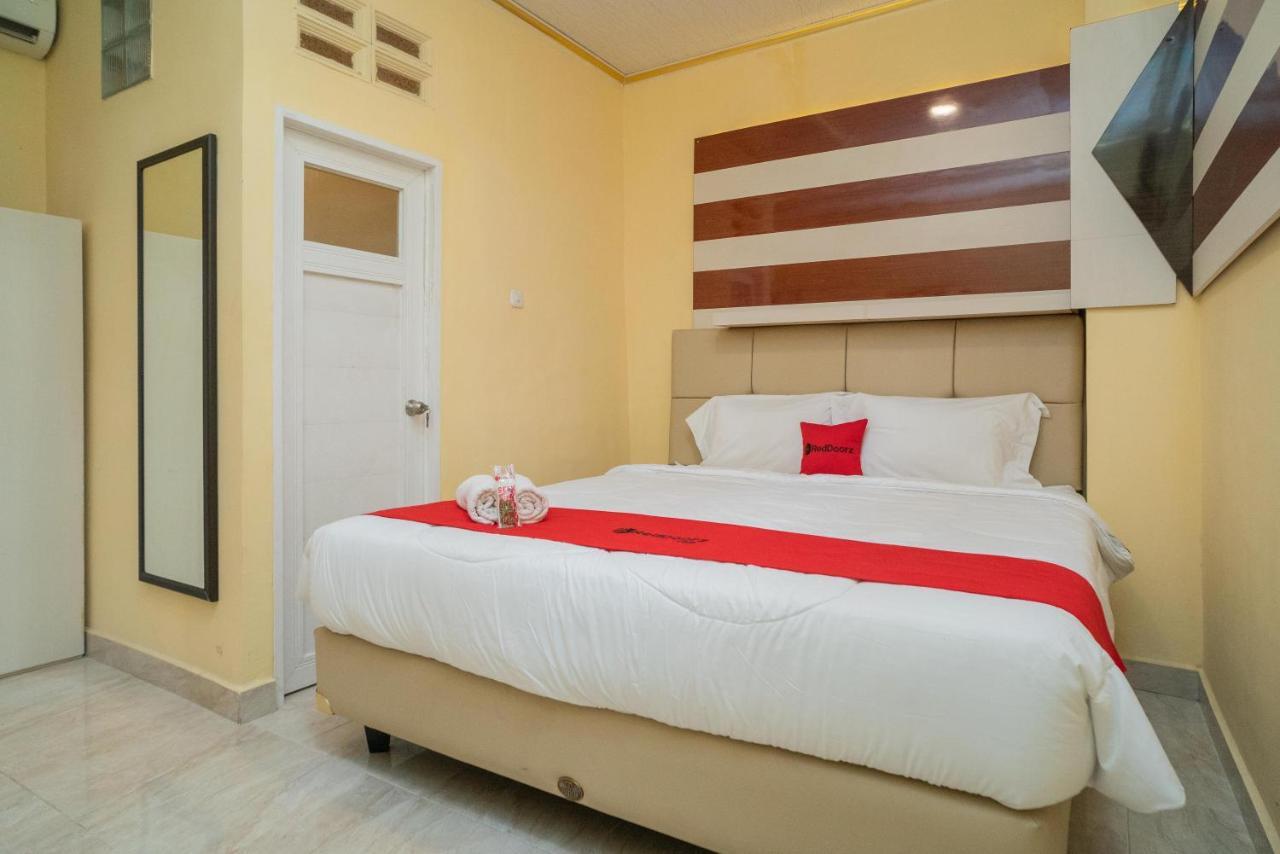 Reddoorz Plus Syariah Near Pasar Turi Surabaya Buitenkant foto