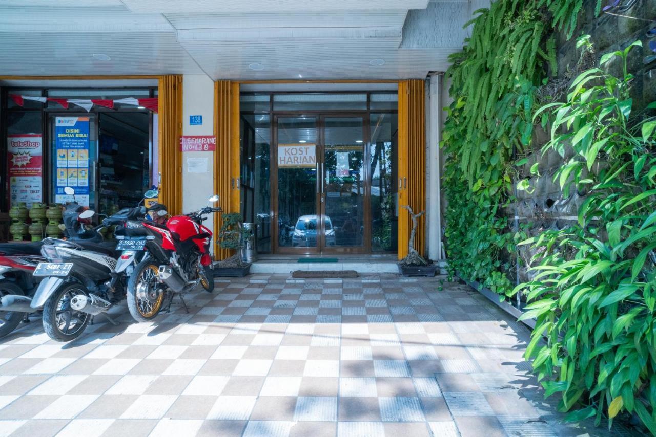 Reddoorz Plus Syariah Near Pasar Turi Surabaya Buitenkant foto